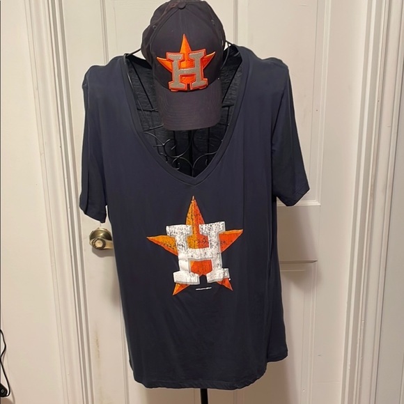 Campus Lifestyle Tops - ⚾️⚾️⚾️BOGOHO ⚾️⚾️⚾️Houston Astros T-Shirt and Cap Set